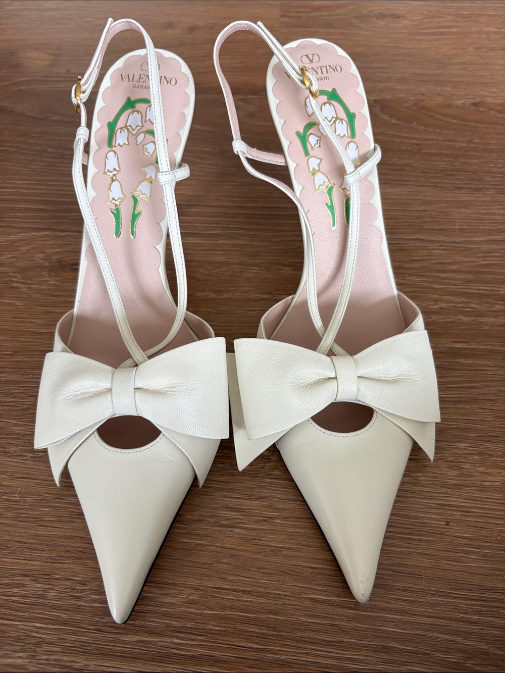 Valentino Garavani Cream Bow Pointed Slingback Heels